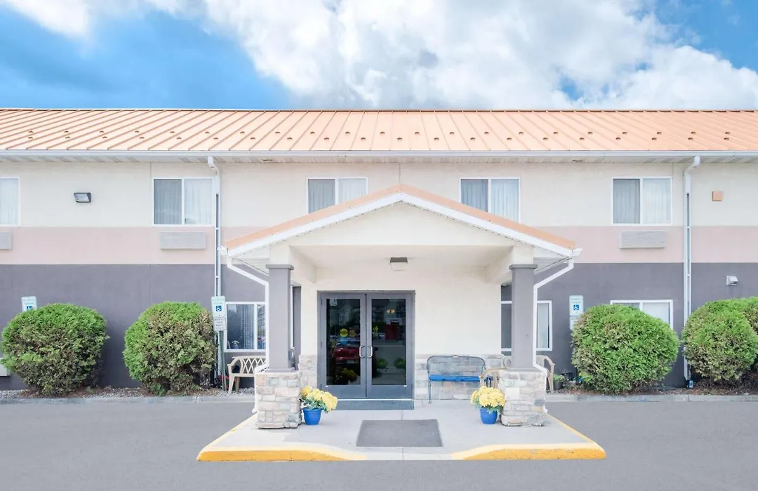 Days Inn & Suites By Wyndham Fargo 19Th Ave/Airport Dome-1