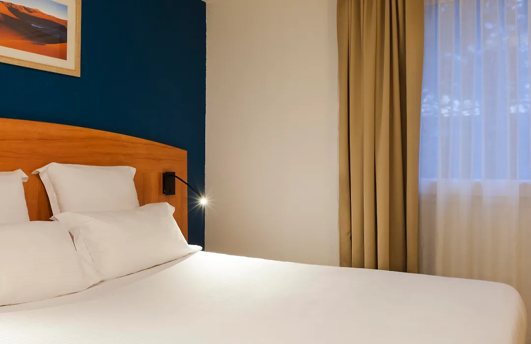 Comfort Hotel Evreux-1