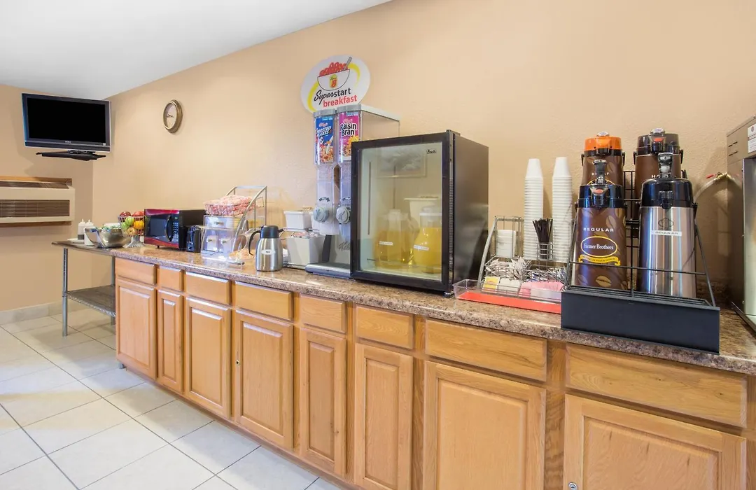 Super 8 By Wyndham Normal Bloomington-1
