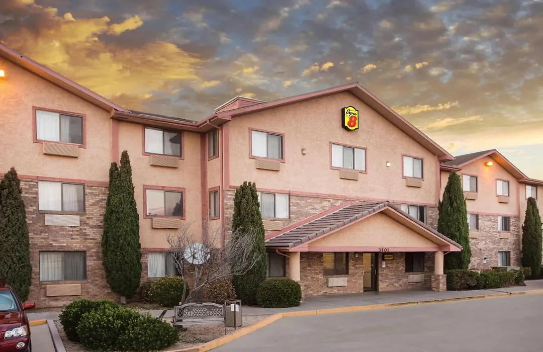 Super 8 By Wyndham Kingman-1