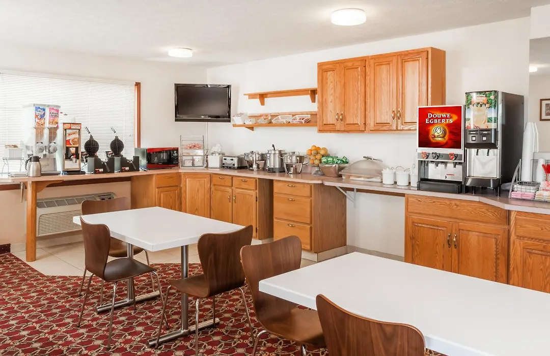Super 8 By Wyndham Shipshewana-1