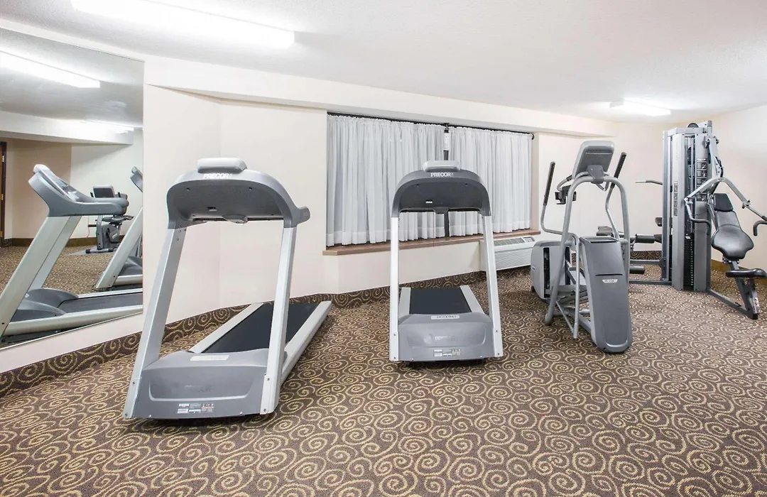Ramada By Wyndham Des Moines Tropics Resort & Conference Ctr-1