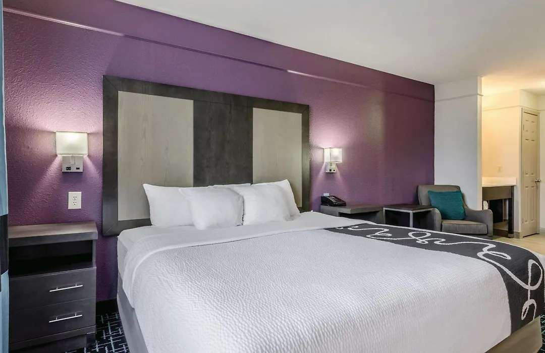 La Quinta By Wyndham Kansas City Airport-1