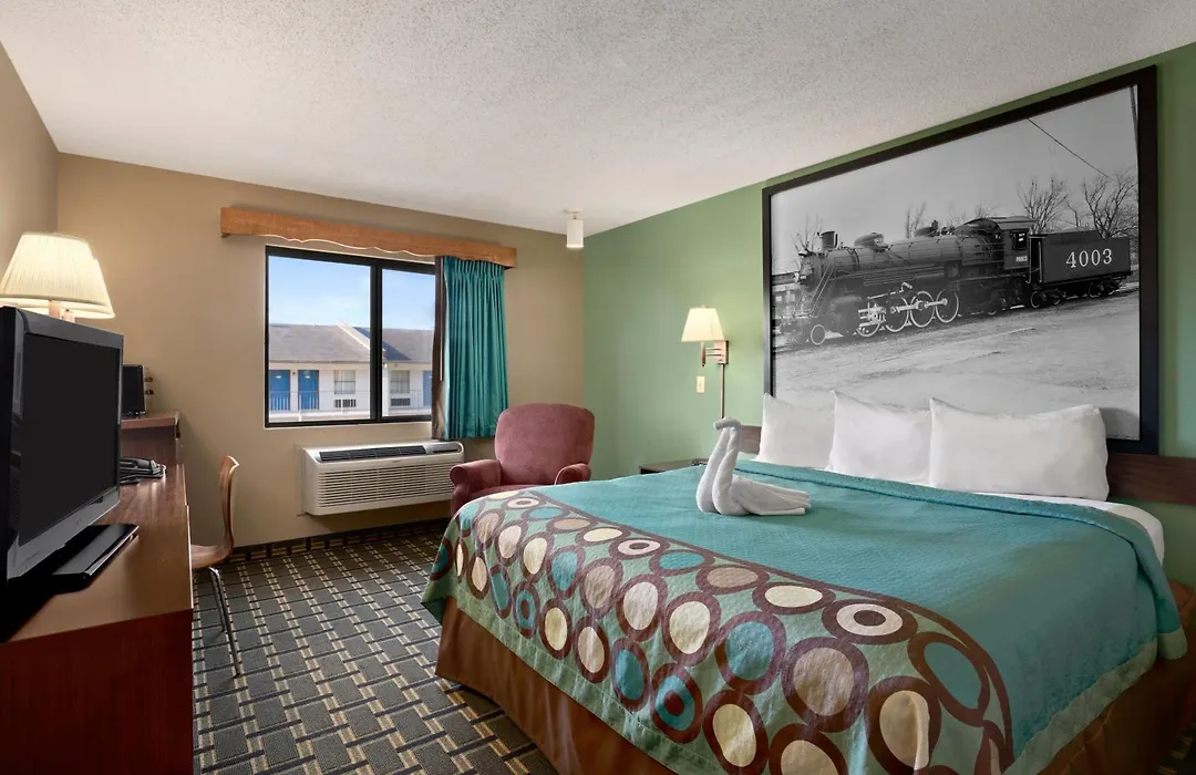 Super 8 By Wyndham Russellville-1
