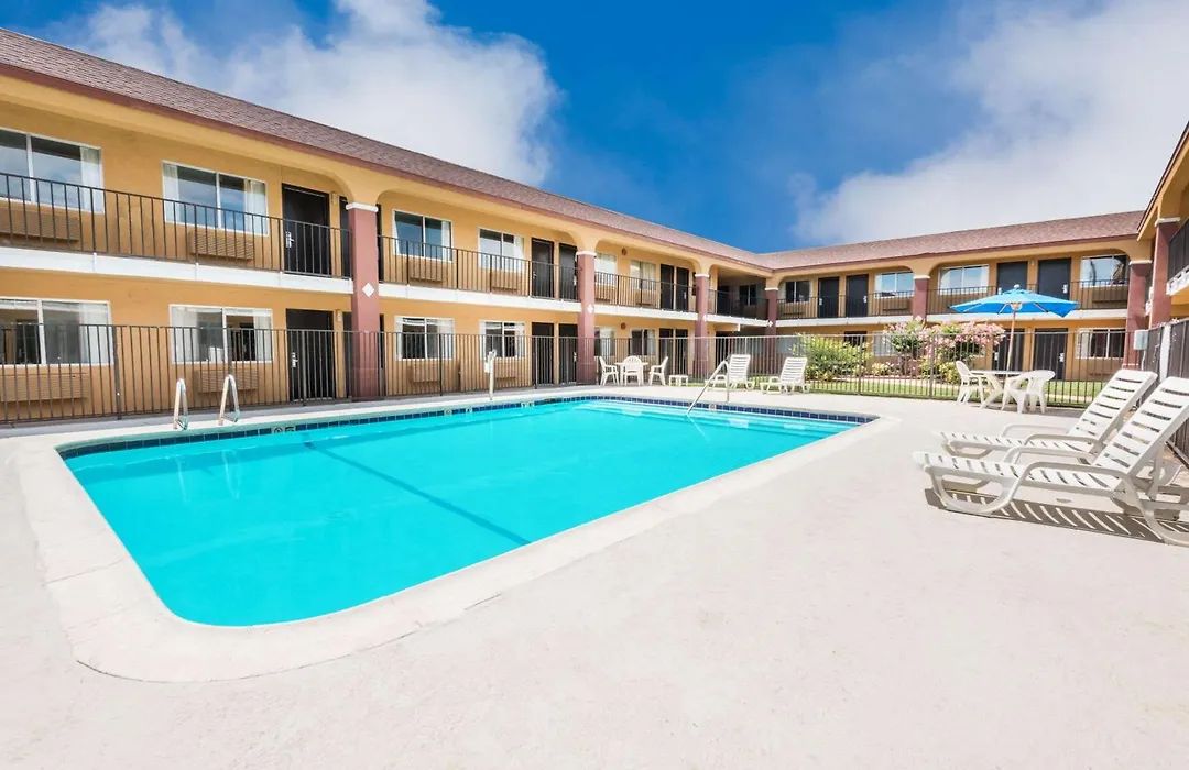 Super 8 By Wyndham Midwest City Ok-1
