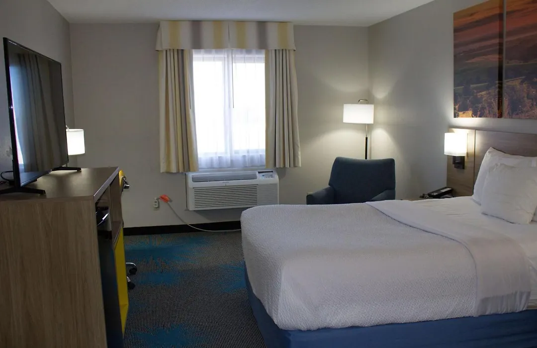 Days Inn By Wyndham Colby-1