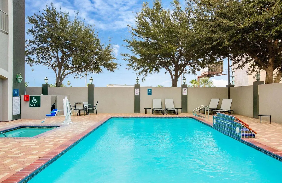 La Quinta By Wyndham Mission At West Mcallen-1