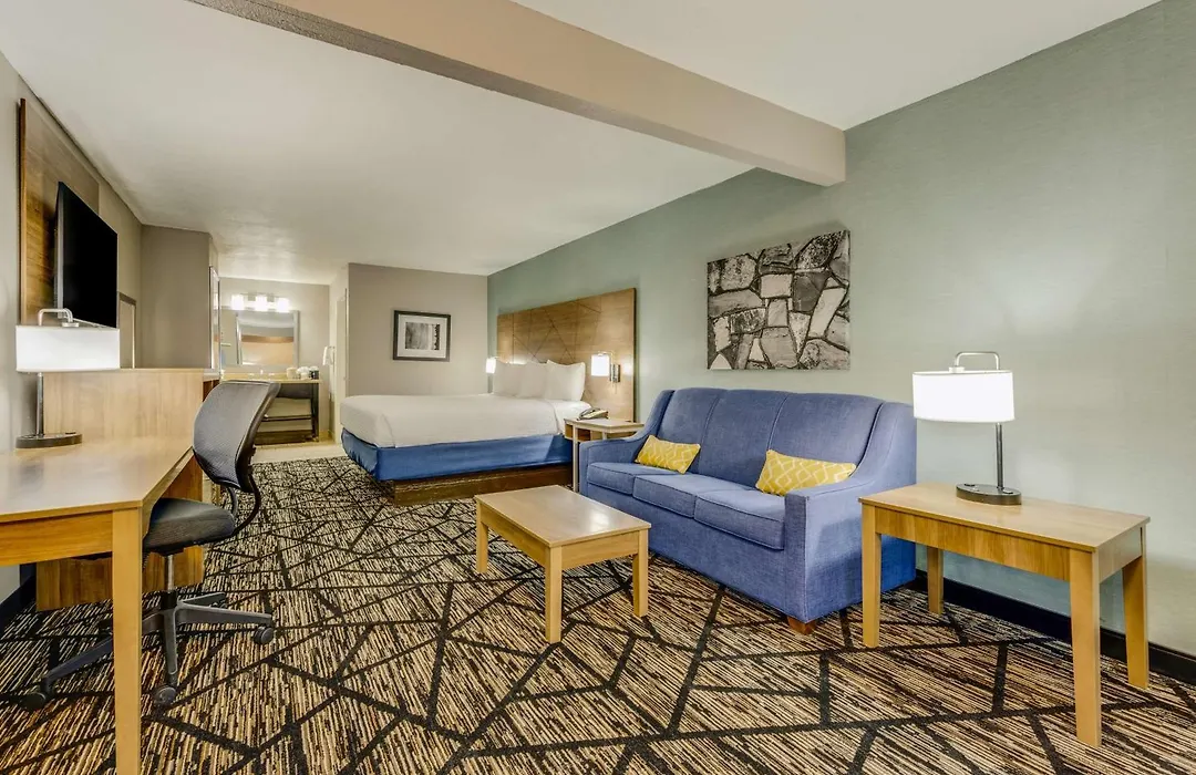 Clarion Pointe-1