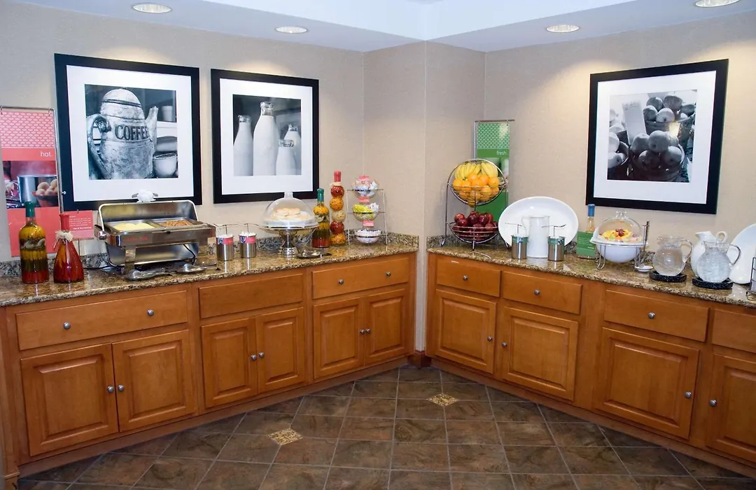 Hampton Inn & Suites By Hilton Manchester Bedford-1