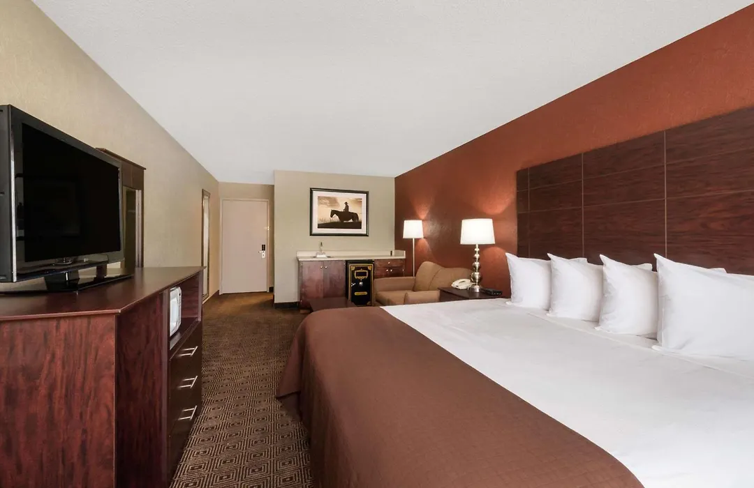 Baymont By Wyndham Midland Airport-1