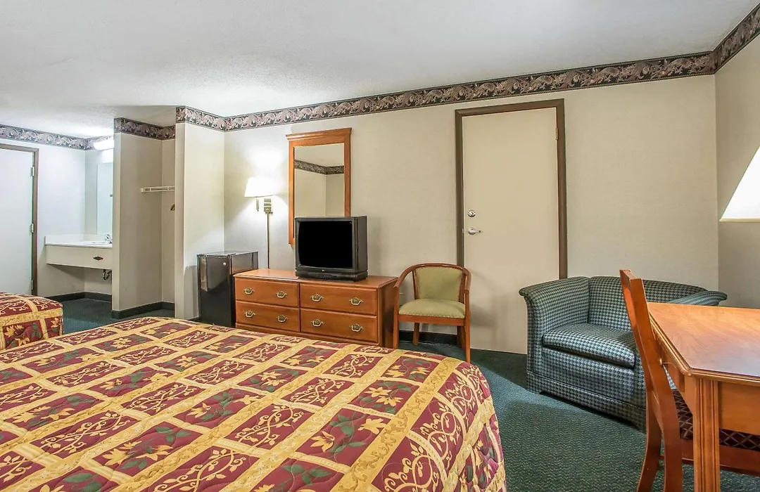 Rodeway Inn Bedford-1
