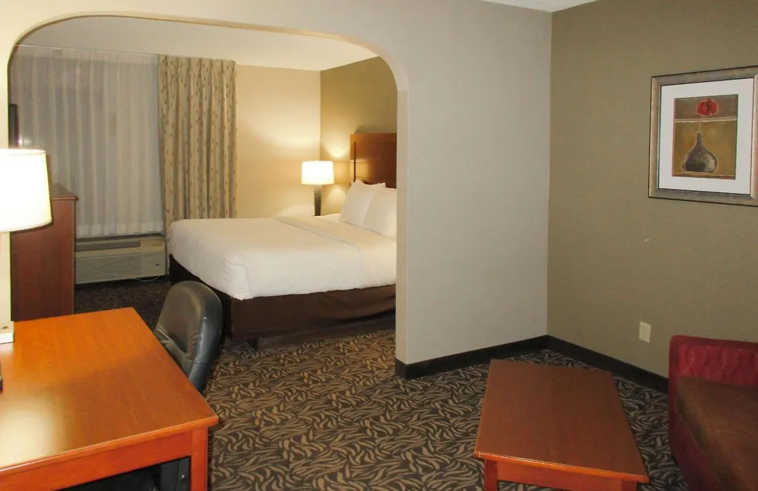 Clarion Inn & Suites Cortland - University Area-1