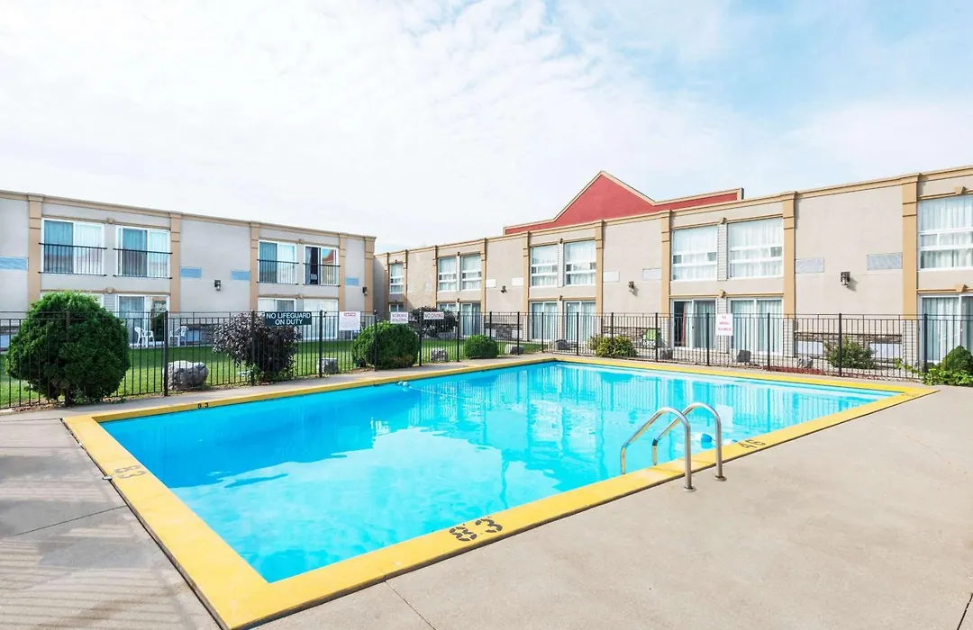 Super 8 By Wyndham Cambridge/Kitchener/Waterloo Area-1