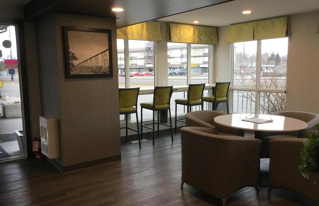 Super 8 By Wyndham Lethbridge-1