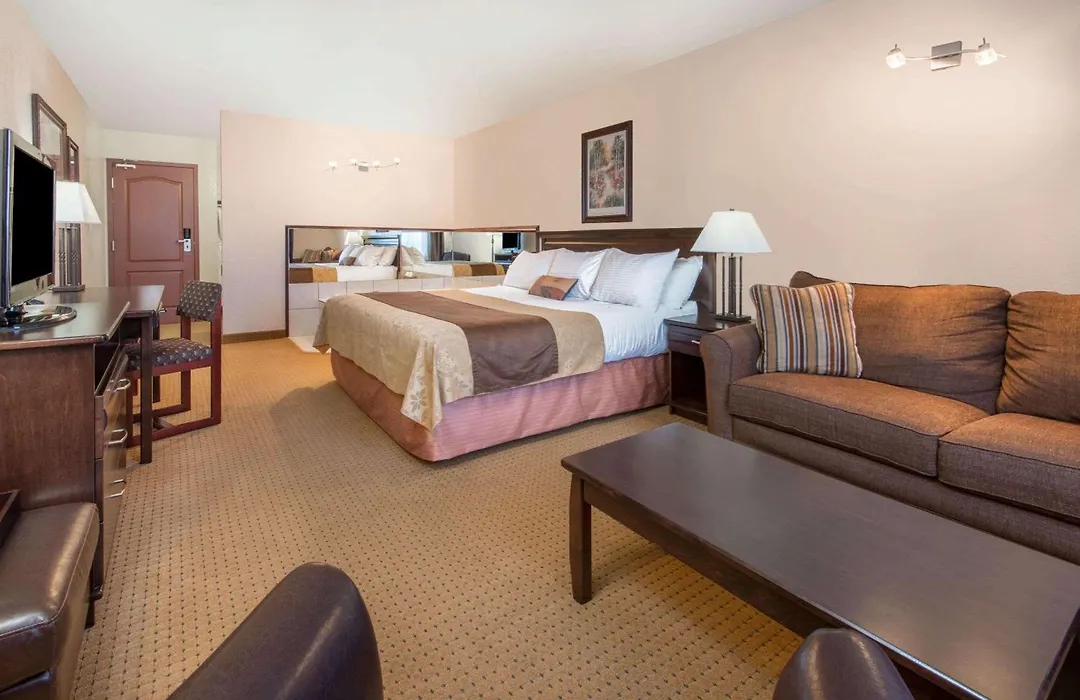 Gold Circle Inn-1