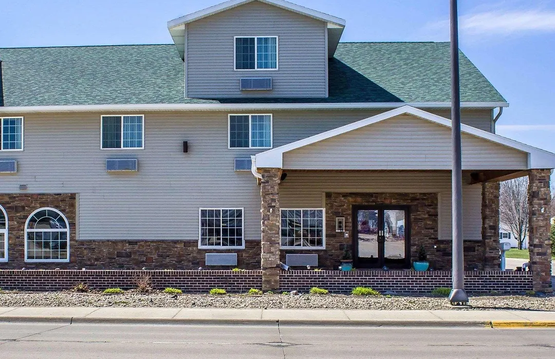 Rodeway Inn & Suites Near Okoboji Lake-1