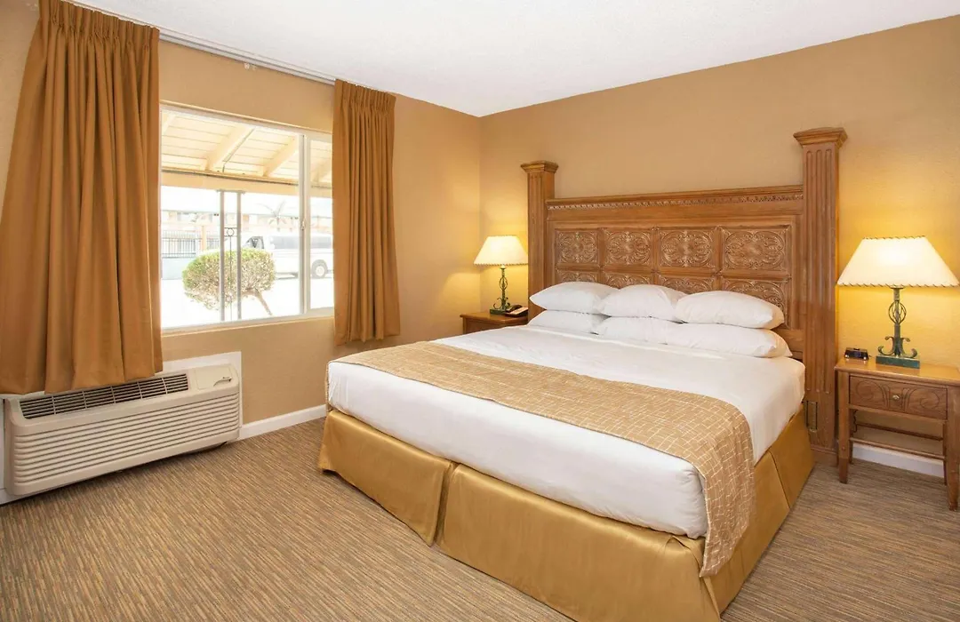 Travelodge By Wyndham Hawthorne-1