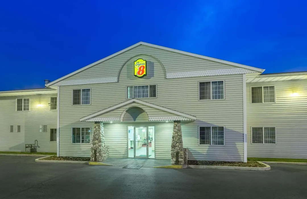 Super 8 By Wyndham Hamilton-1