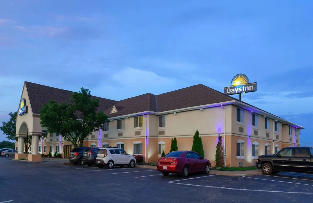 Days Inn By Wyndham Milan Sandusky South-1