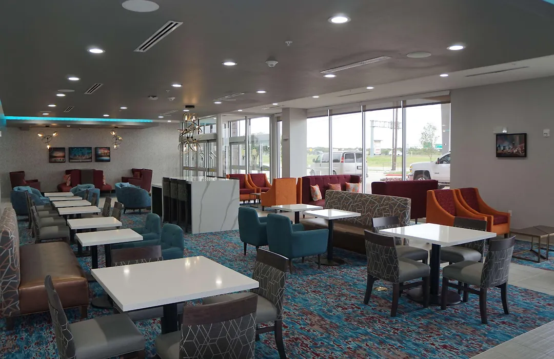 La Quinta Inn & Suites By Wyndham Dfw Airport West-Glade-1