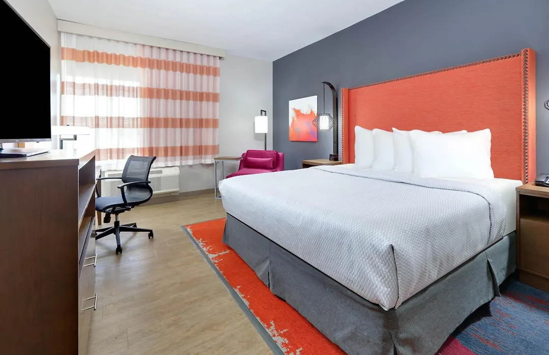La Quinta Inn & Suites By Wyndham Lakeway-1