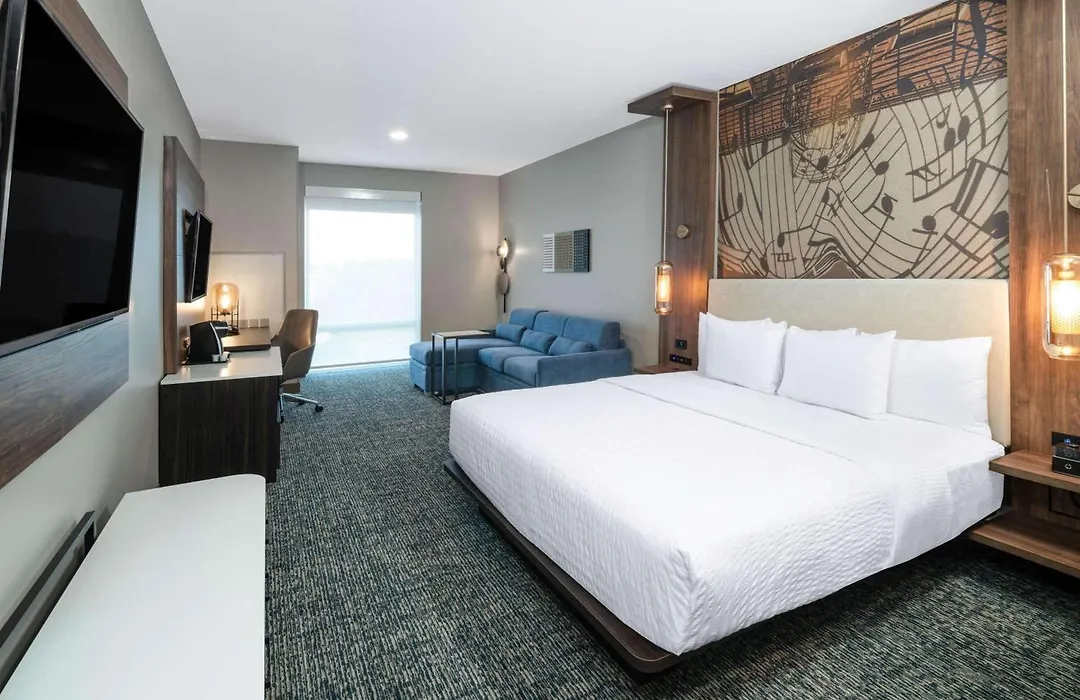 La Quinta Inn & Suites By Wyndham Nashville Downtown Stadium-1