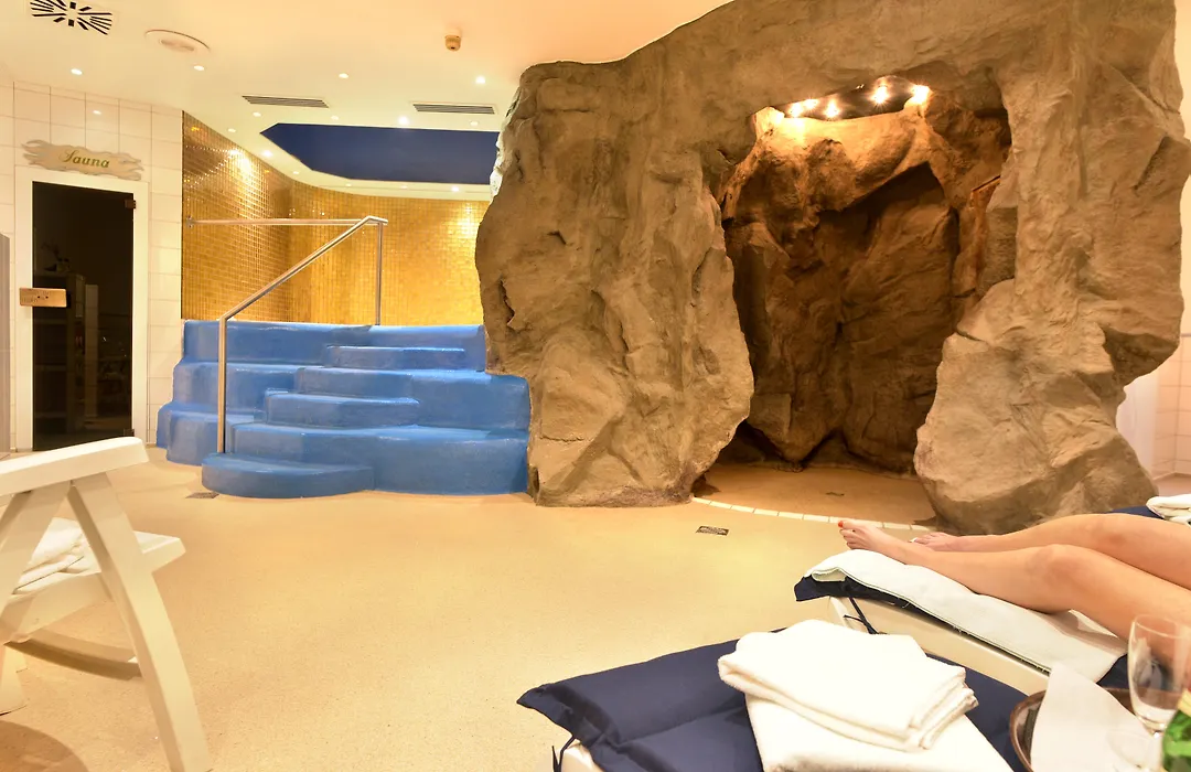 Hotel Alexandra-1