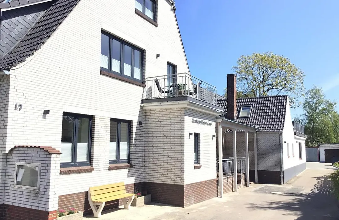 Landschaftliches Haus-1