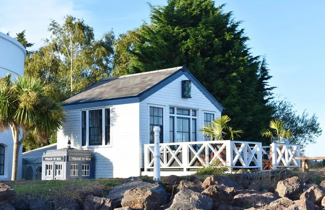 The West Usk Lighthouse Lightkeepers Lodge-1