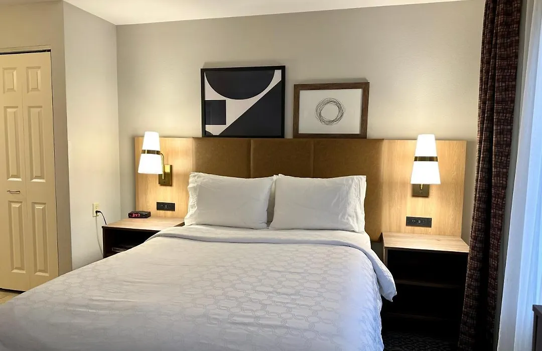 Staybridge Suites Milwaukee West-Oconomowoc By Ihg-1
