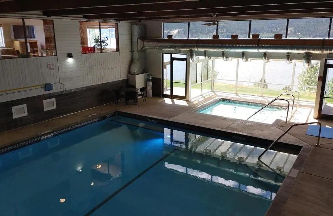 Akiskinook Resort: Lakeside Family Retreat with Diverse Amenities-1