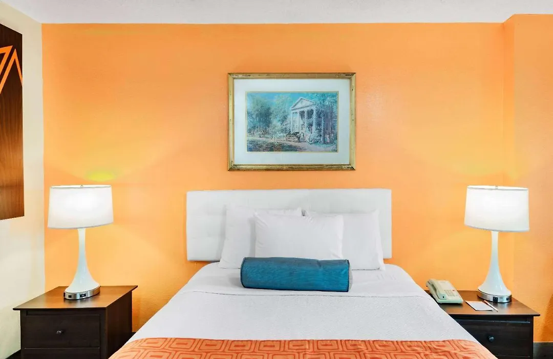 Howard Johnson By Wyndham Staunton-1