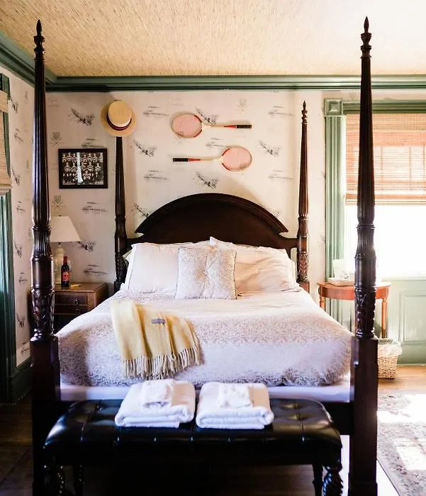 Fox & Bear Lodge-1