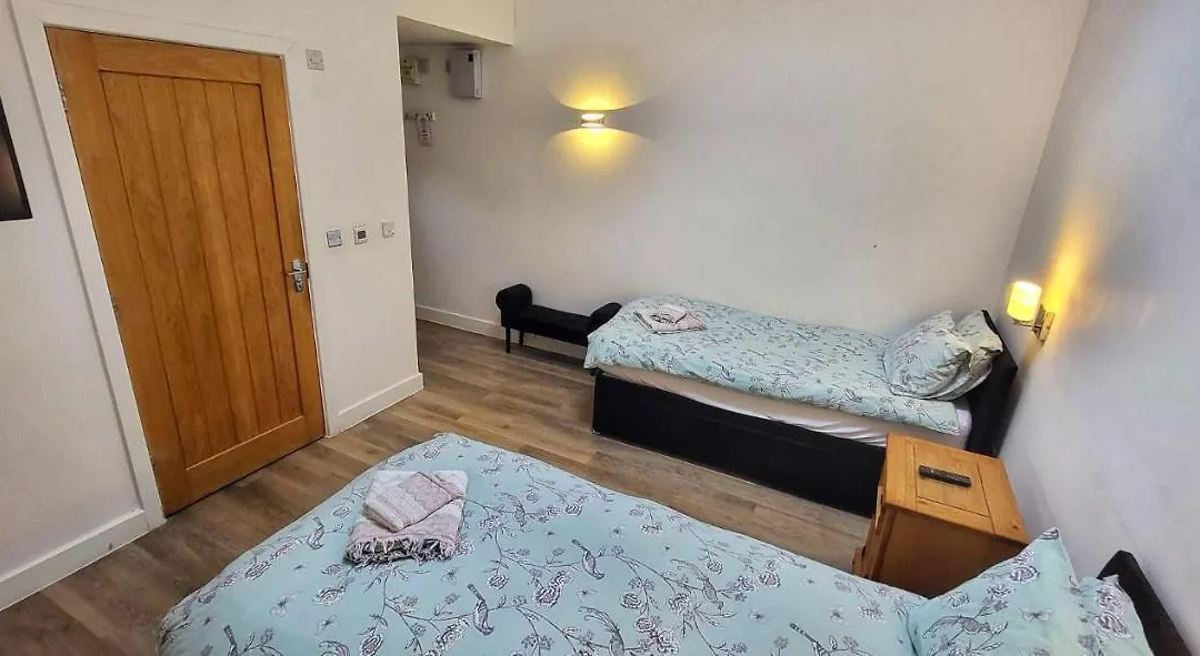 Deepcut Lodge Bed & Breakfast Self Service-1