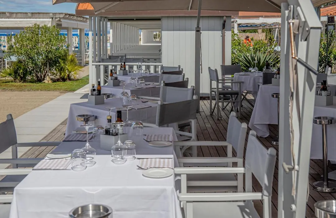Villa Grey-1