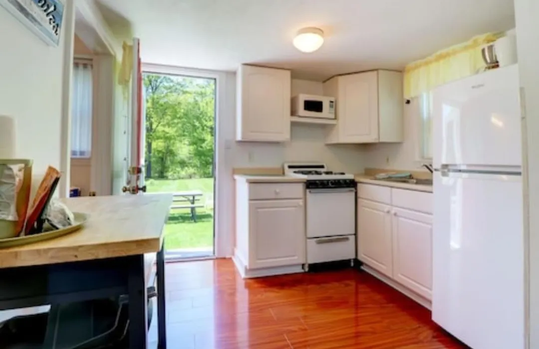 Carriage House Motel Cottages & Suites-1
