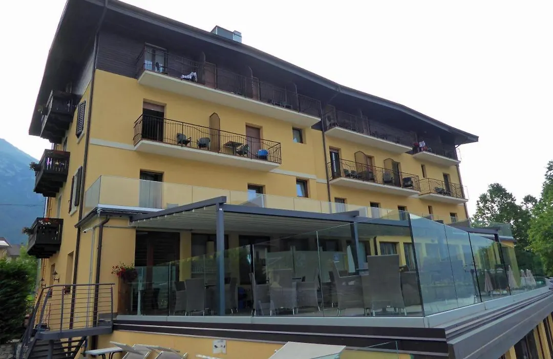 Albergo Mezzolago-1