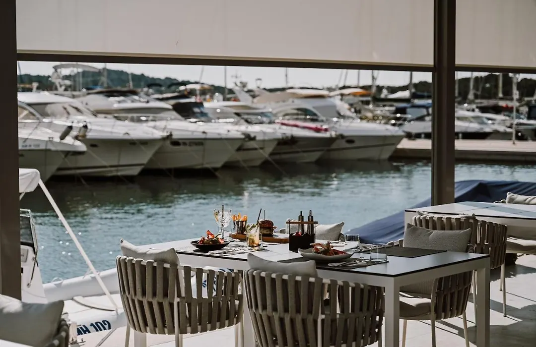 Hotel Stomorin-Marina Hramina-1