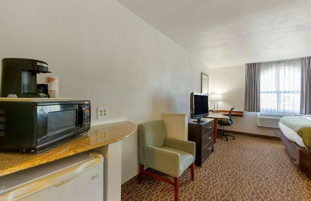 Quality Inn Alexis Rd-1