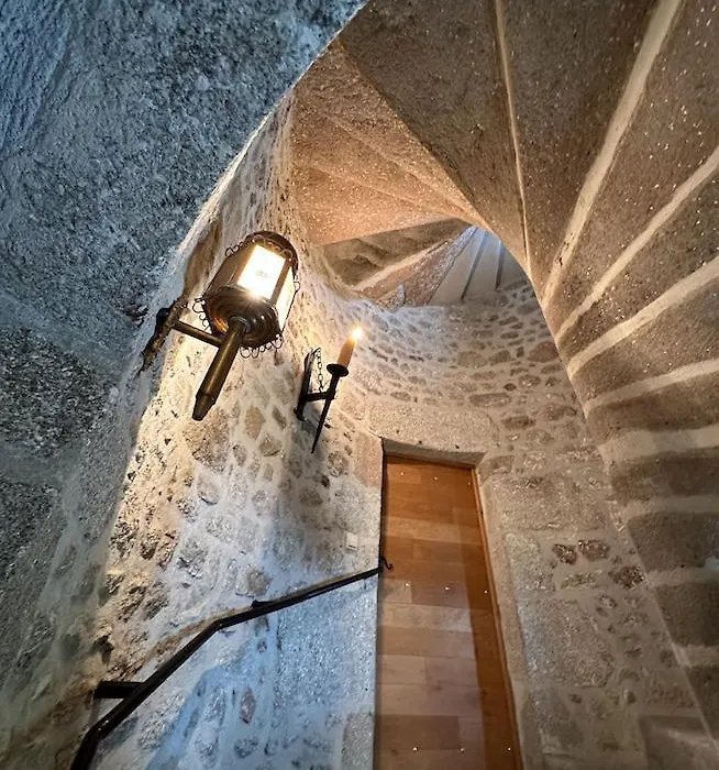 Château de la Borde à Ussel, centre-ville, proche autoroute A89-1