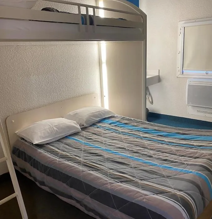 Hotel F1 Saint-Lo-1