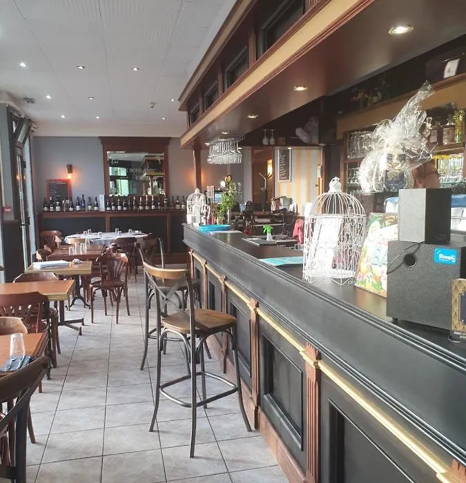 Hotel Aux Bons Amis-1