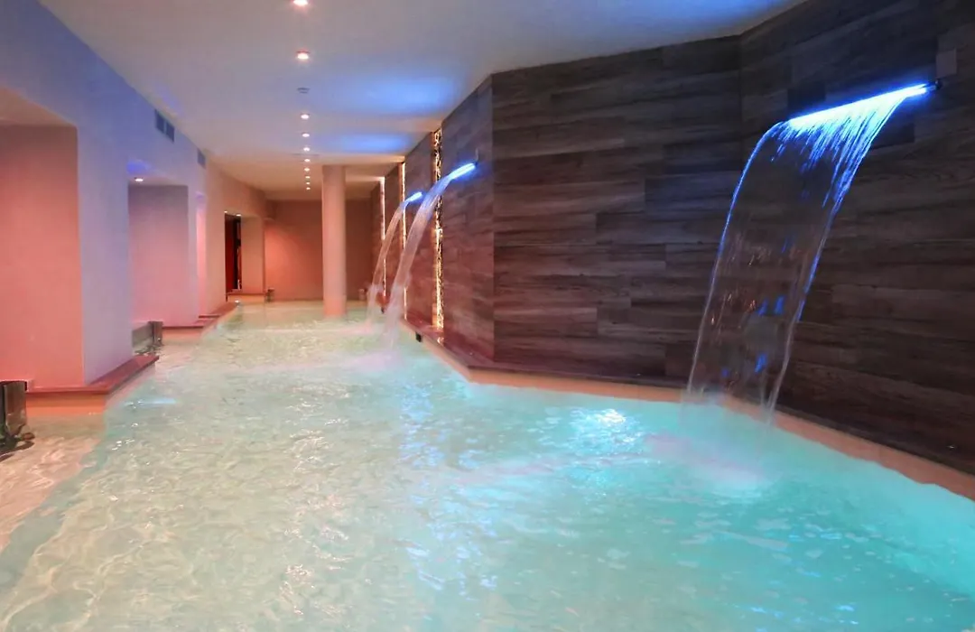 Hotel Columbia Wellness & Spa-1