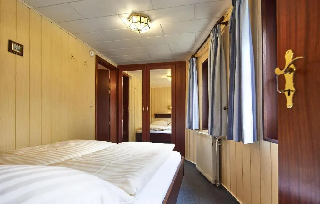 Hotelschiff Stinne-1