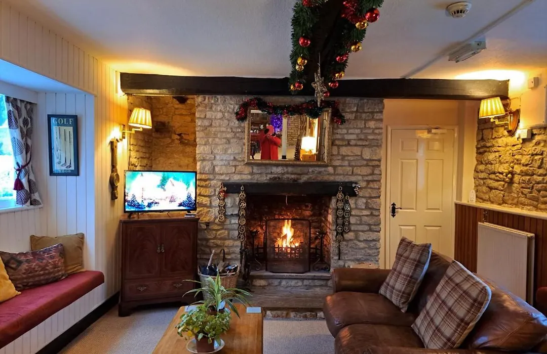 The Horse And Panniers Guest House.-1
