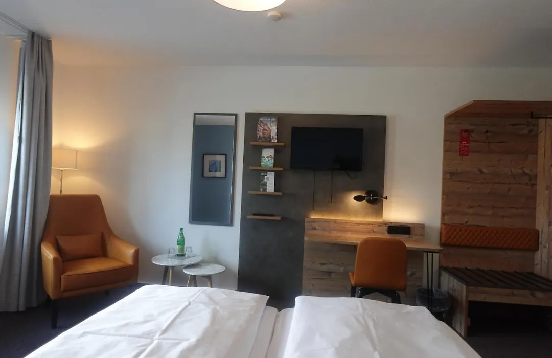 Hotel&Weinhaus Zum Schwarzen Bären-1