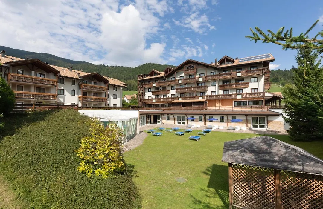Golf Hotel-1
