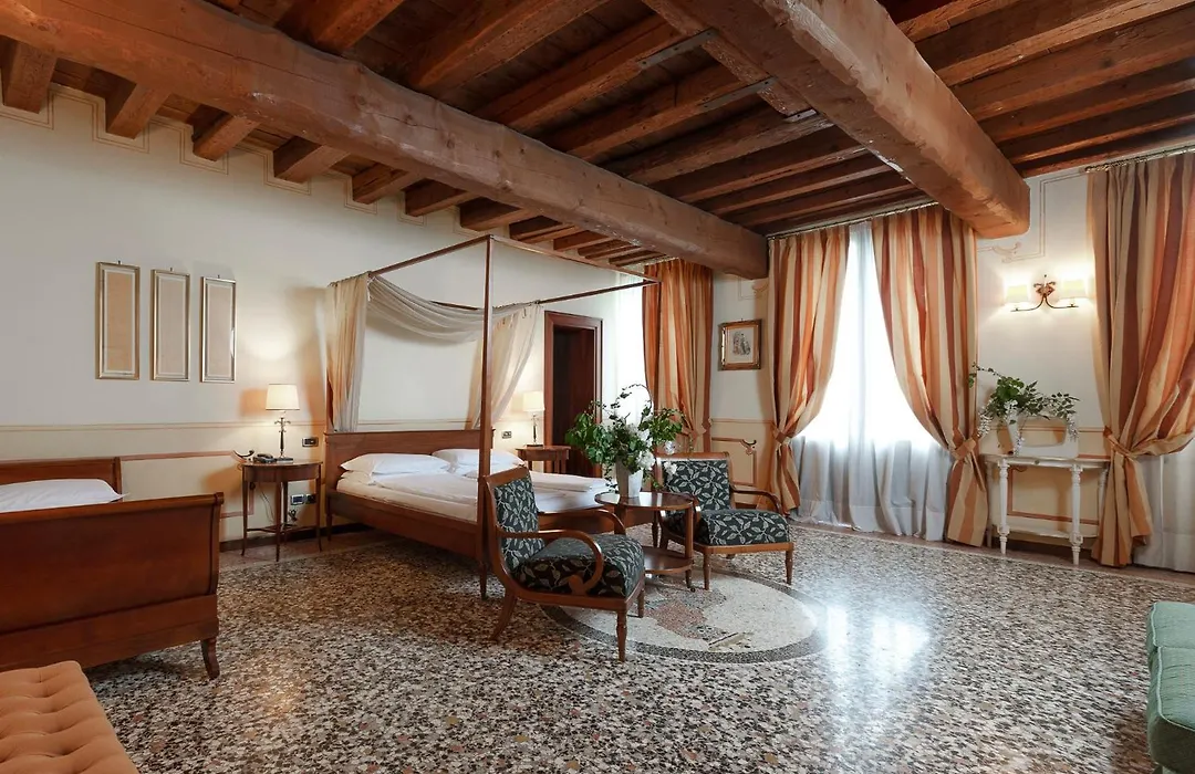 Hotel Villa Policreti-1