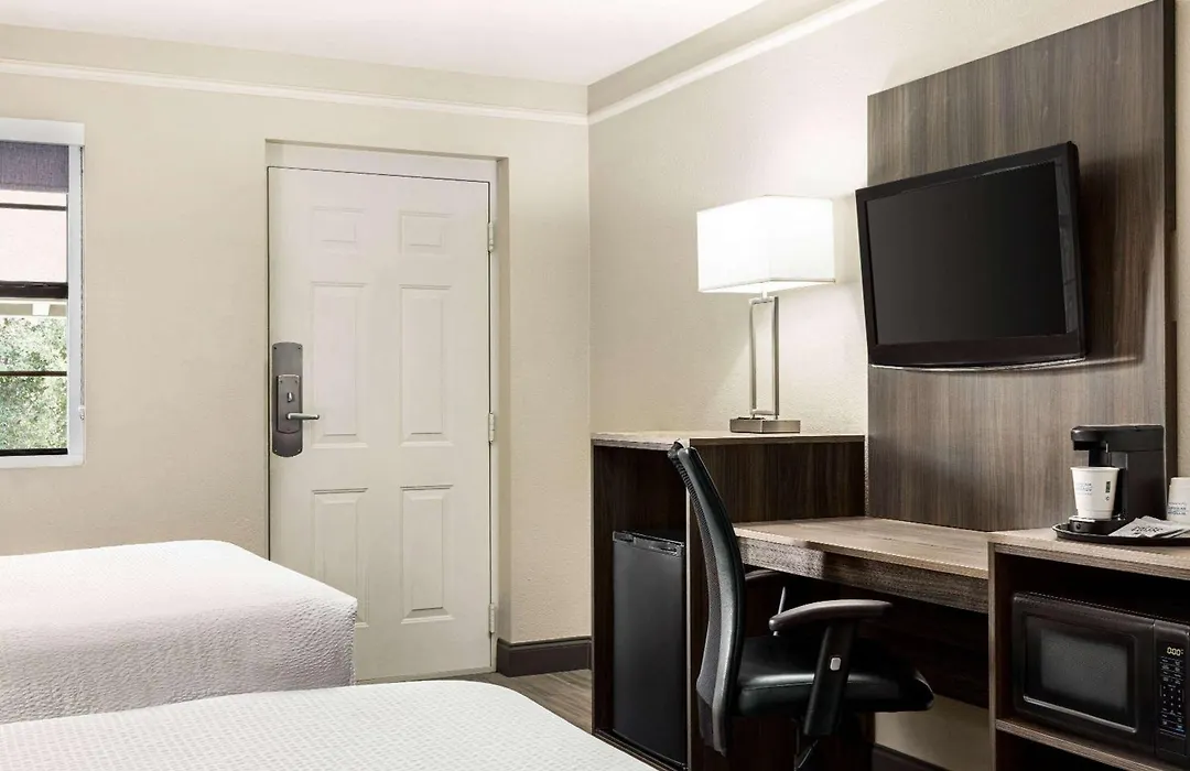 La Quinta Inn By Wyndham San Antonio Lackland-1