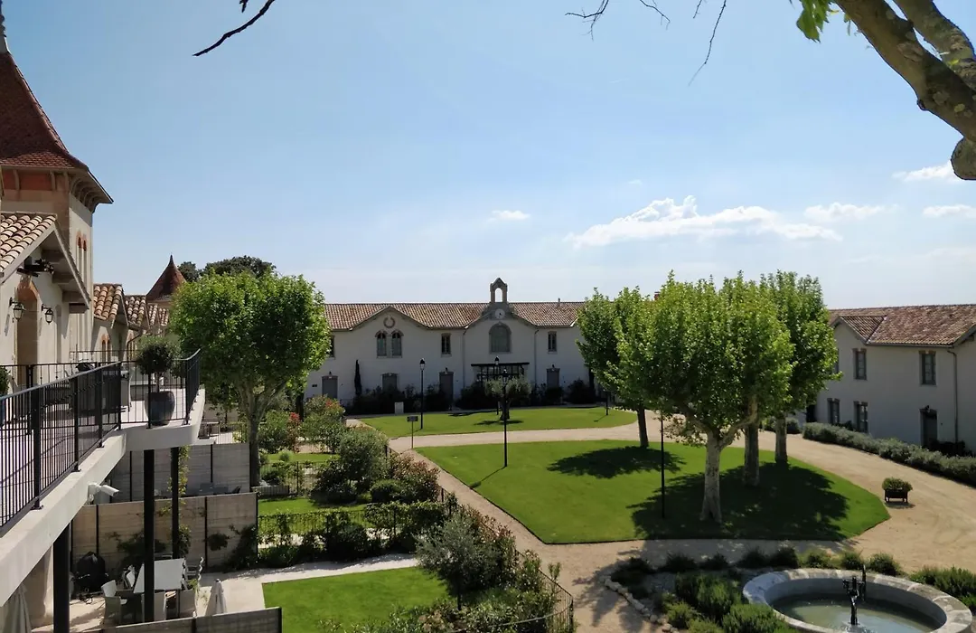 Chateau St Pierre De Serjac-1